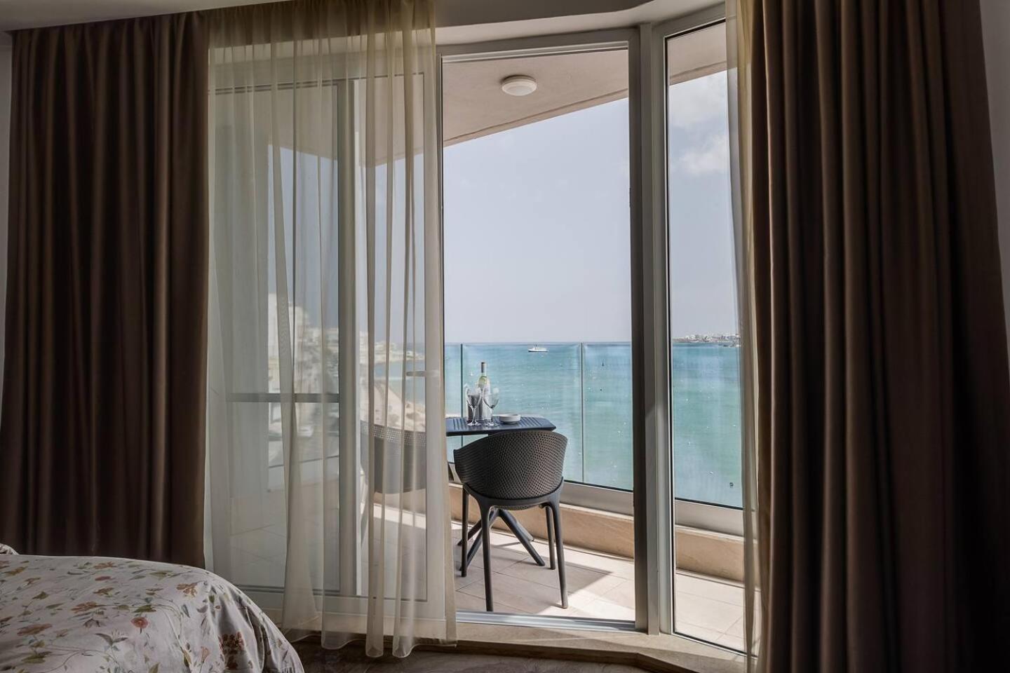Dearborn Seafront Apartment St. Paul's Bay Exterior photo