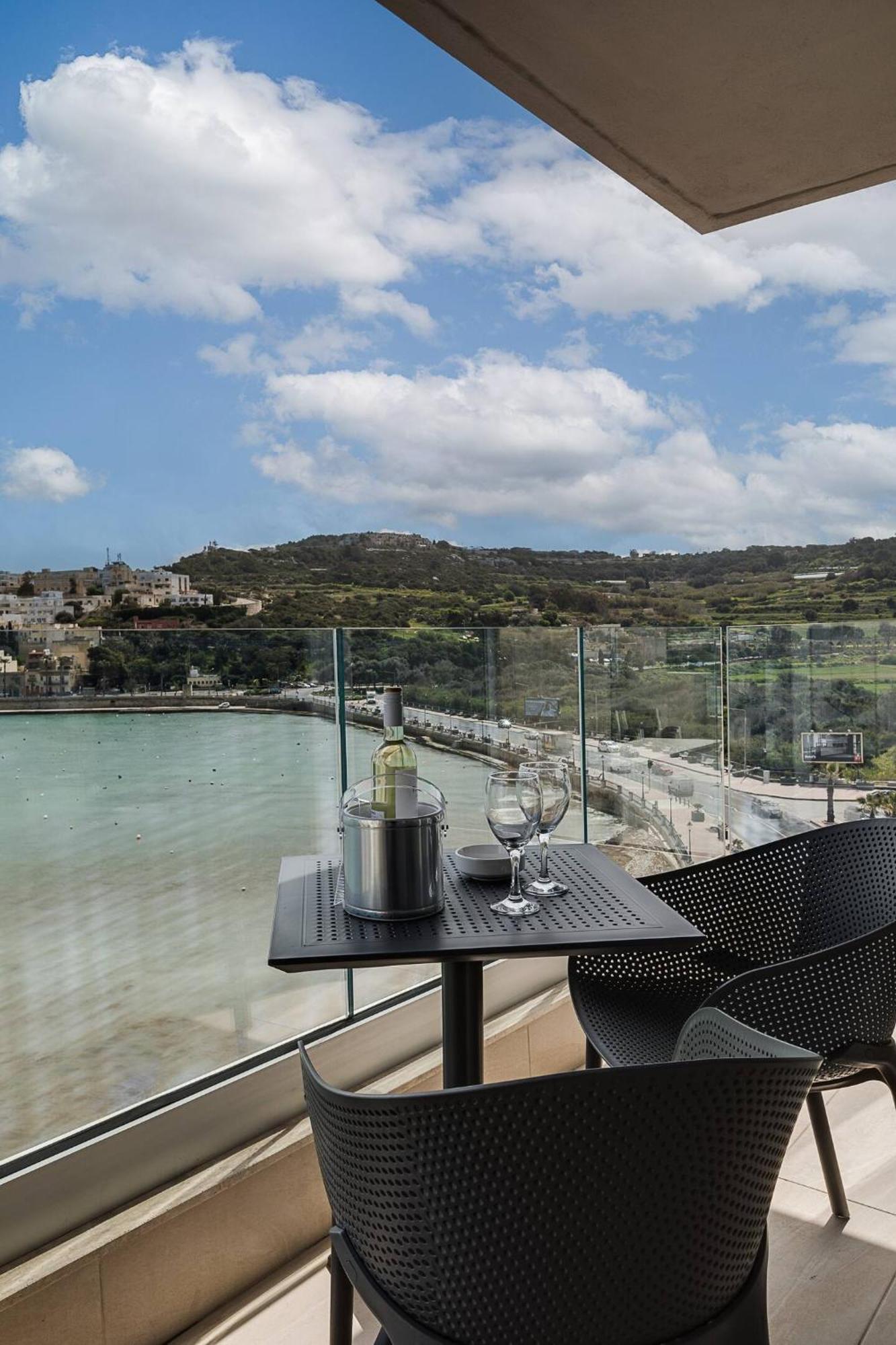 Dearborn Seafront Apartment St. Paul's Bay Exterior photo