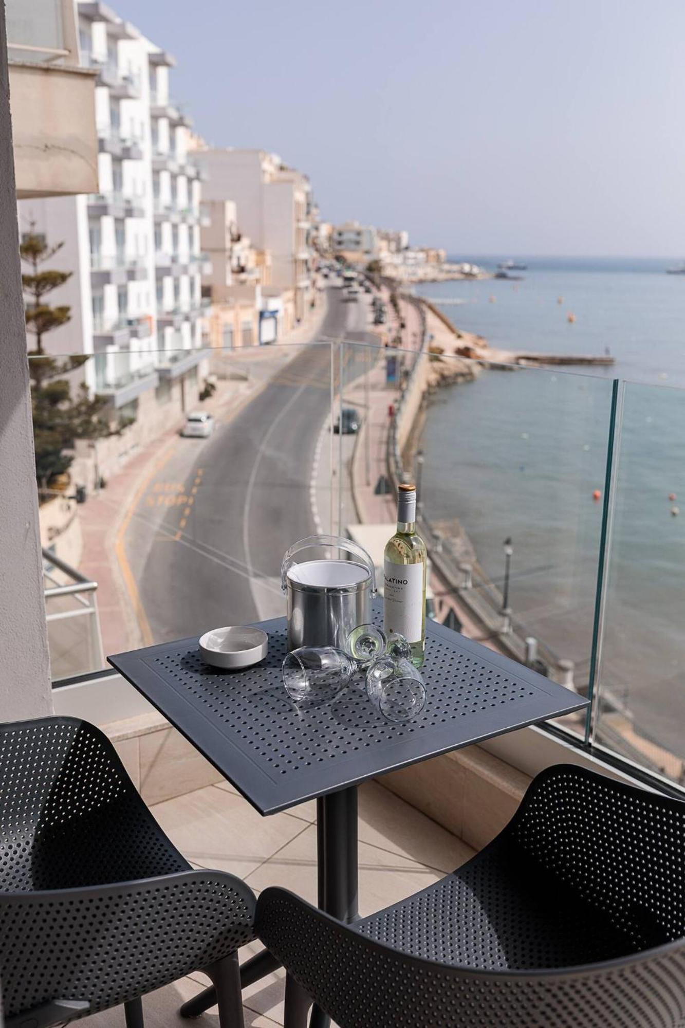 Dearborn Seafront Apartment St. Paul's Bay Exterior photo